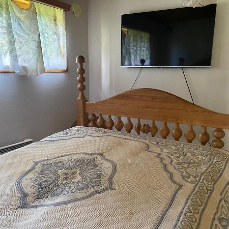 Gaeststuga I Loefsaeng Hajstorp Toreboda Bagian luar foto