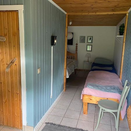 Gaeststuga I Loefsaeng Hajstorp Toreboda Bagian luar foto