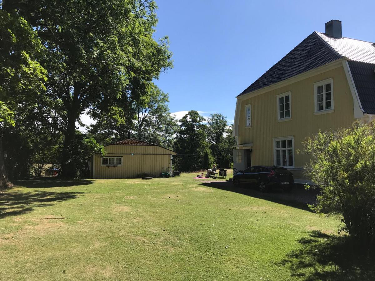Gaeststuga I Loefsaeng Hajstorp Toreboda Bagian luar foto