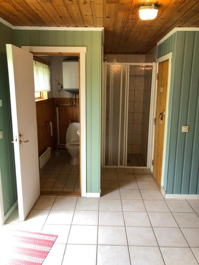 Gaeststuga I Loefsaeng Hajstorp Toreboda Bagian luar foto