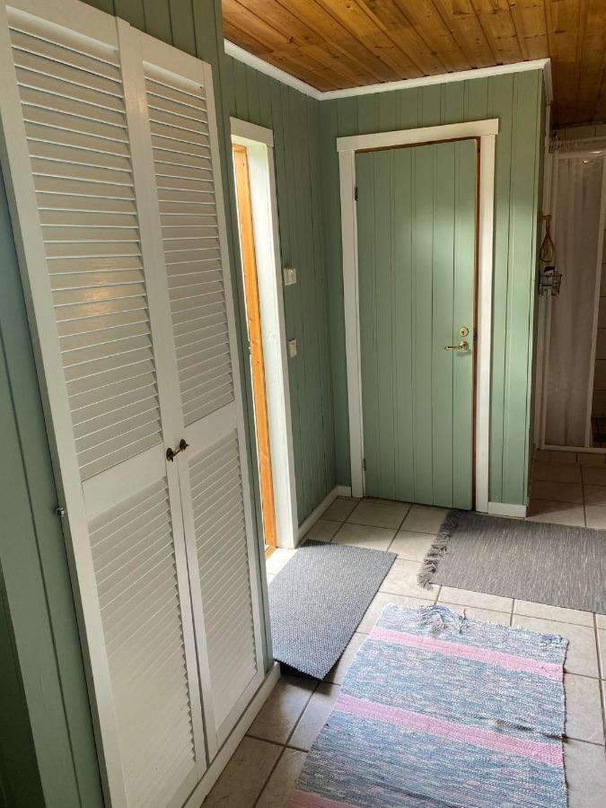 Gaeststuga I Loefsaeng Hajstorp Toreboda Bagian luar foto