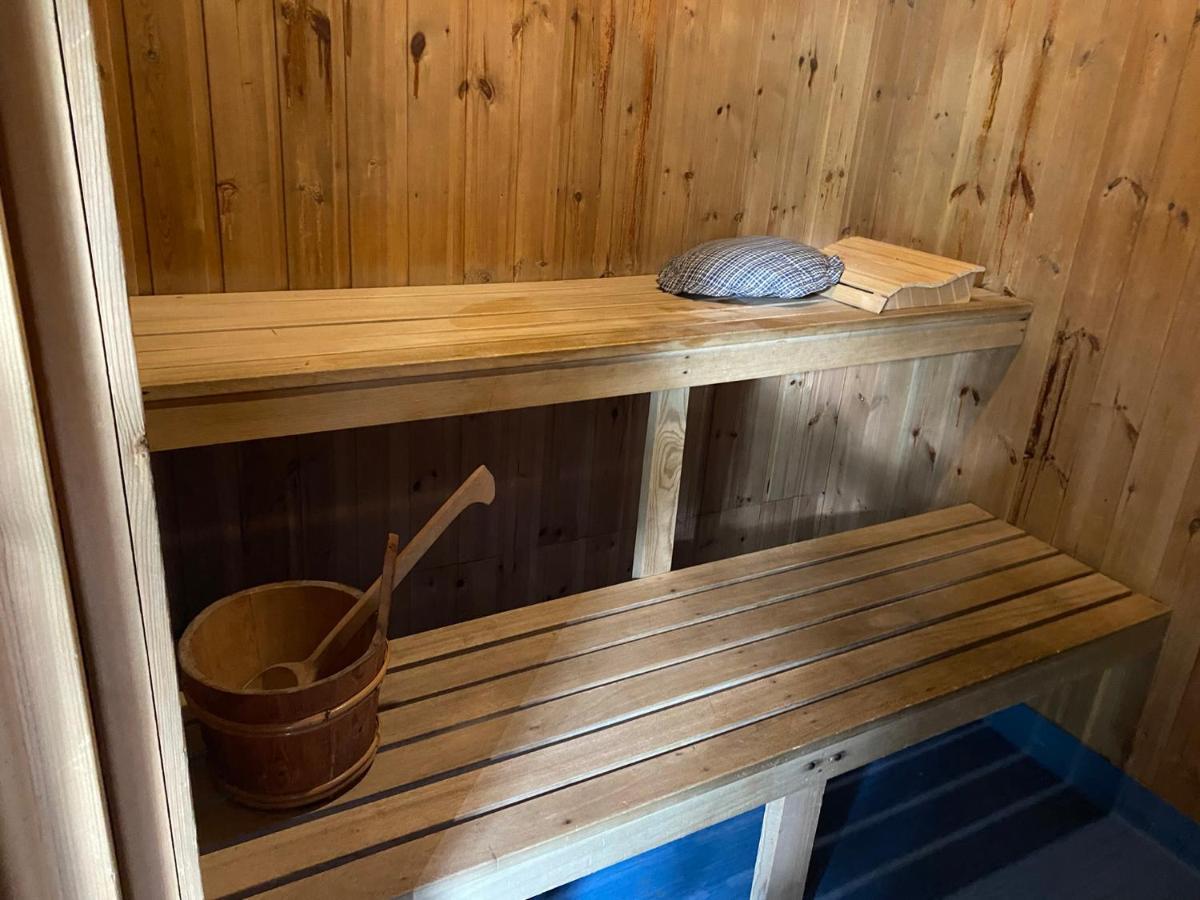 Gaeststuga I Loefsaeng Hajstorp Toreboda Bagian luar foto