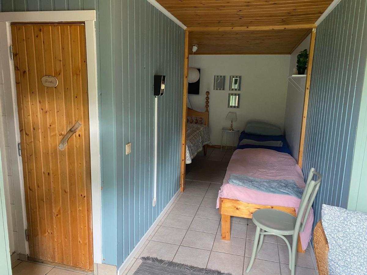 Gaeststuga I Loefsaeng Hajstorp Toreboda Bagian luar foto