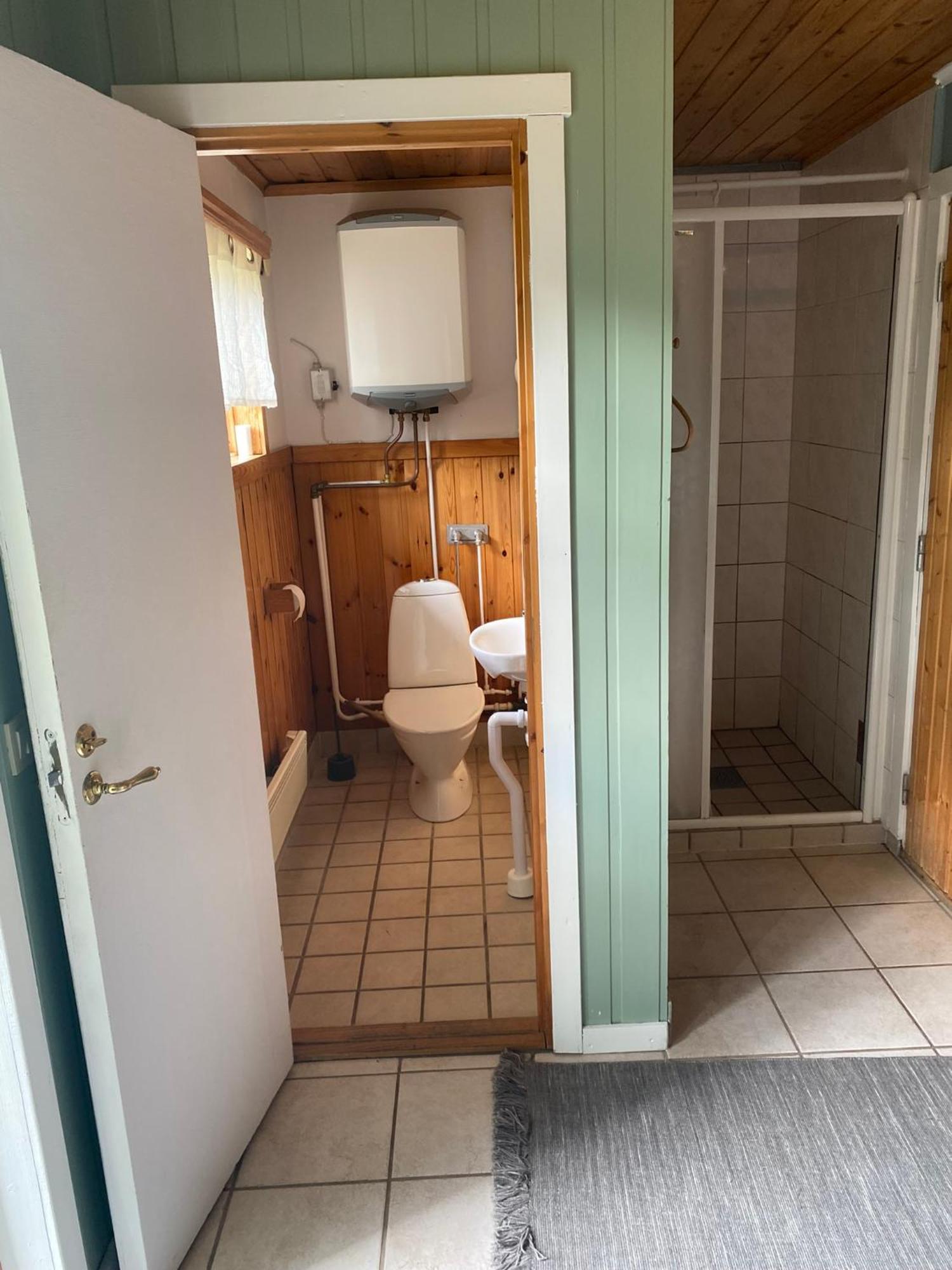 Gaeststuga I Loefsaeng Hajstorp Toreboda Bagian luar foto